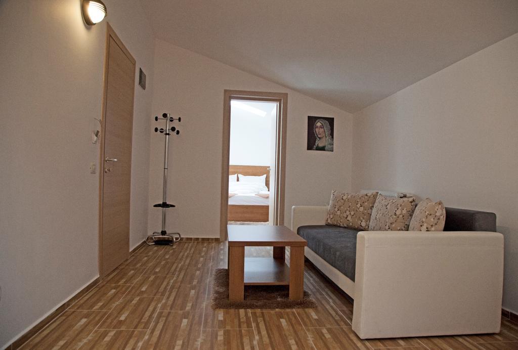 Hotel Nova Residence Popesti-Leordeni エクステリア 写真