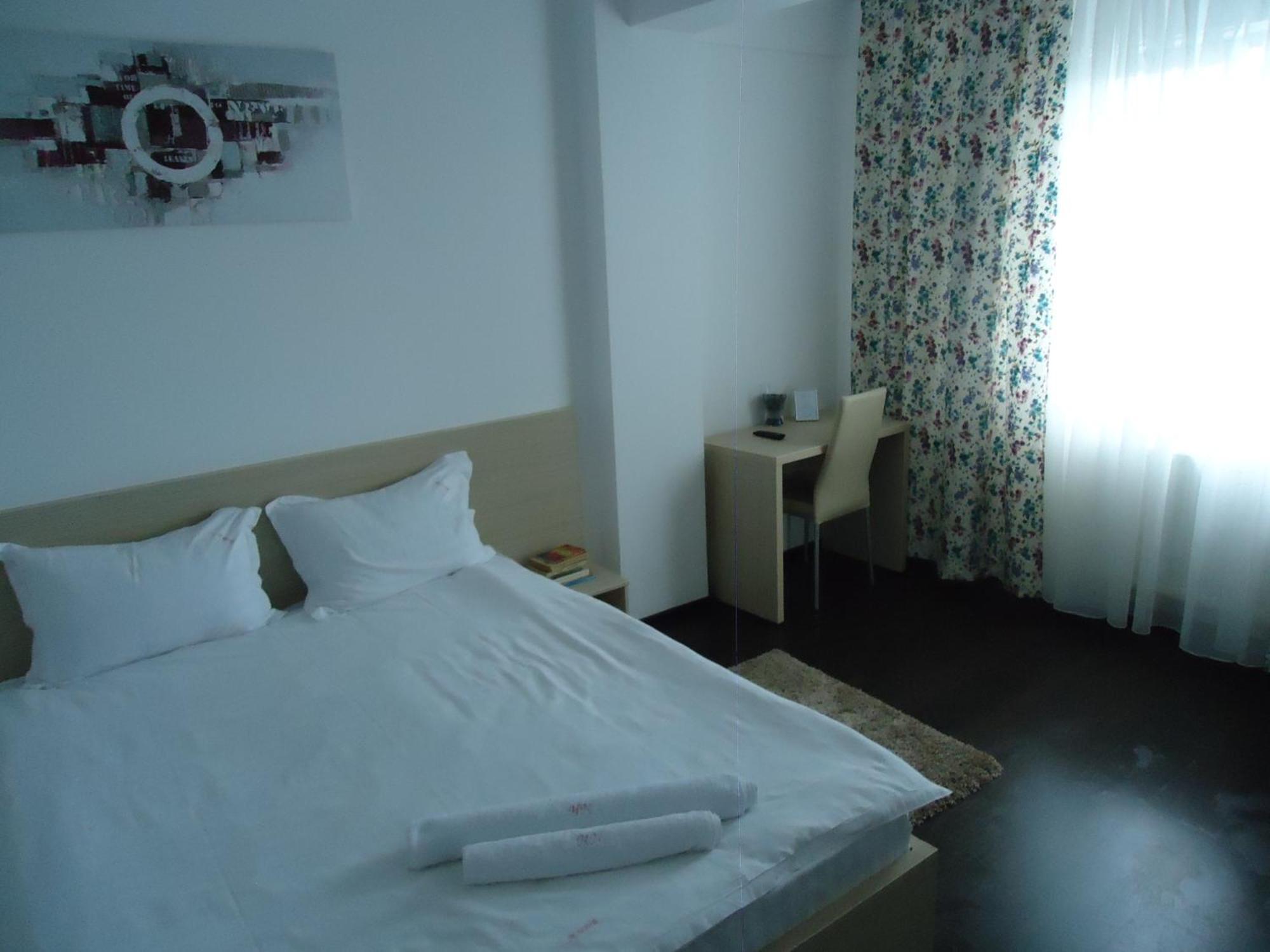 Hotel Nova Residence Popesti-Leordeni エクステリア 写真