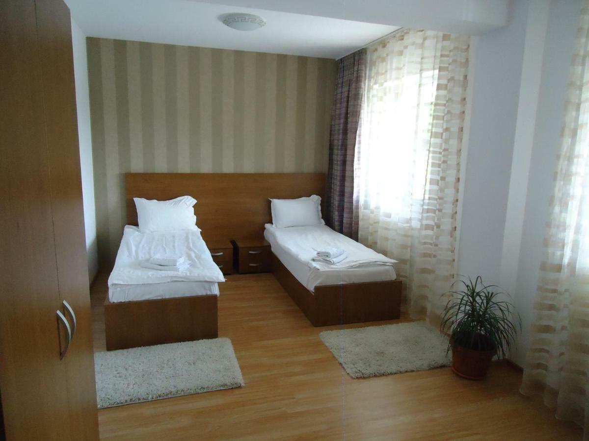 Hotel Nova Residence Popesti-Leordeni エクステリア 写真