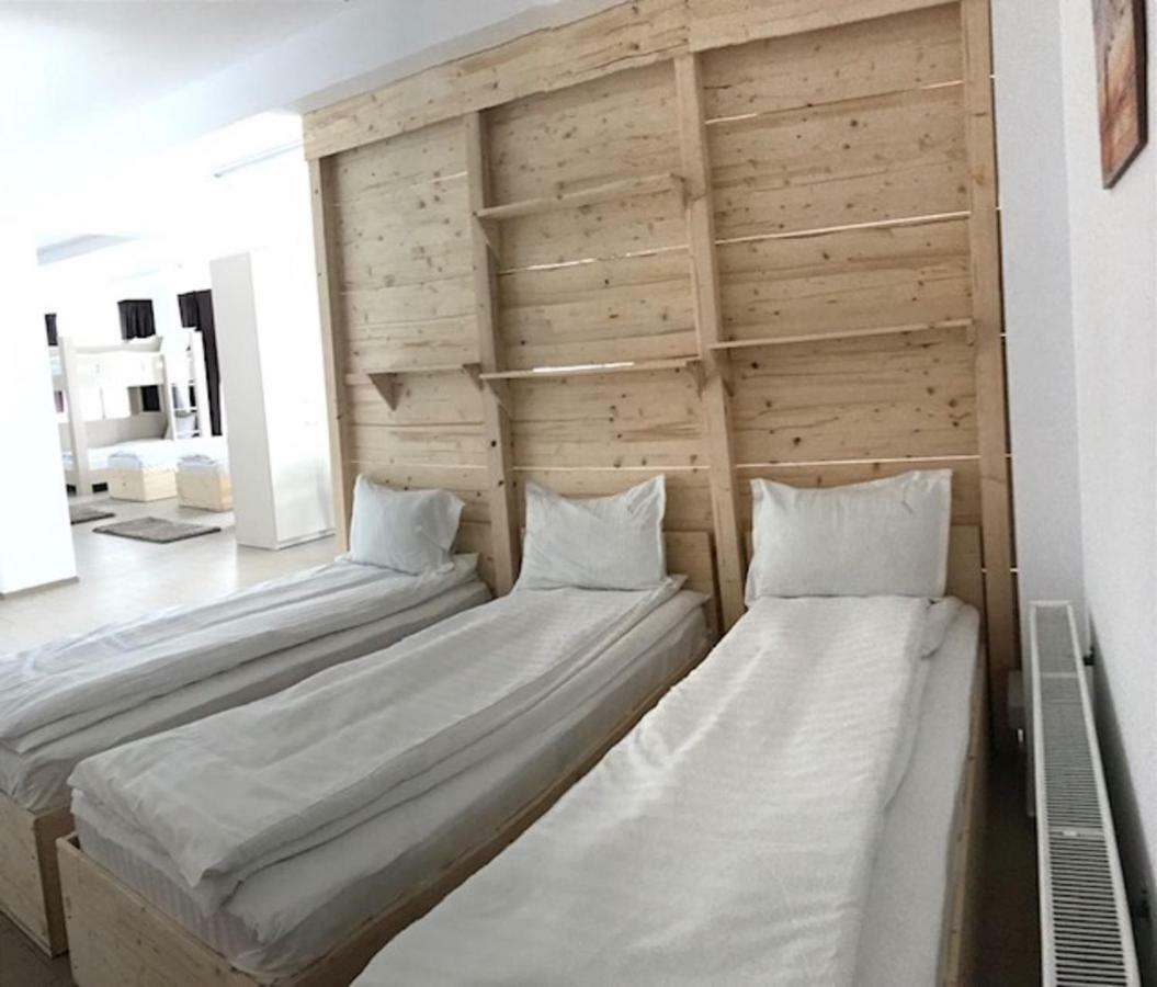 Hotel Nova Residence Popesti-Leordeni エクステリア 写真